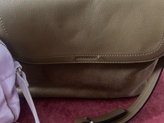 Bolso marrón y rosa