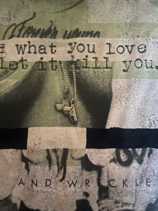 Maglia nera REBELLIOUS LONDON molto originale