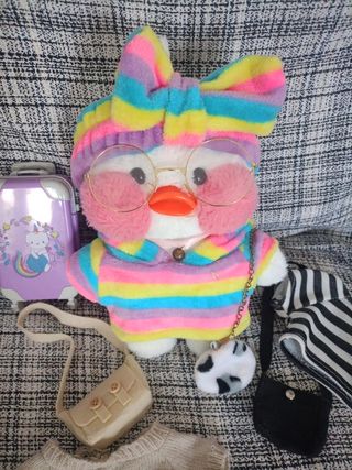 Patito de peluche con accesorios