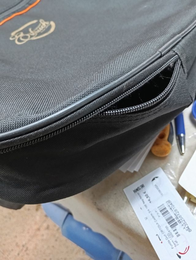 Funda para guitarra clásica cadete cremallera rota