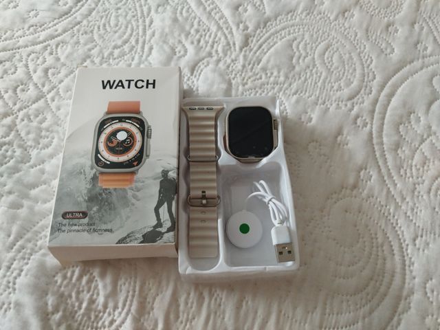 Smartwatch Beige y Plateado