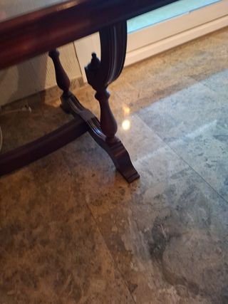 Mesa de centro con vitrina