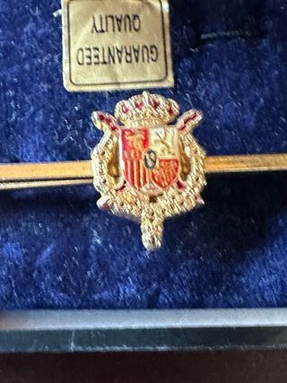 Alfiler Pisa Corbata Casa Real Plata Bañada