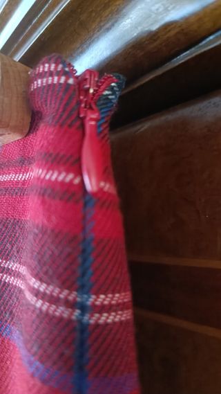 Falda midi escocesa roja