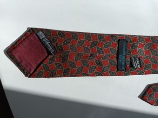 Elegante corbata de seda natural