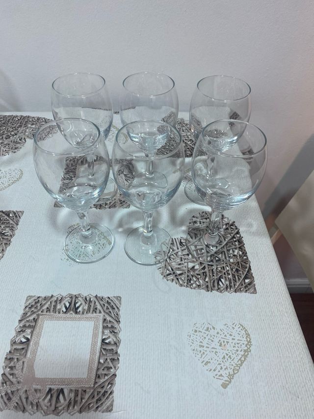 6 copas de agua o vino de cristal