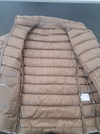 Plumífero Uniqlo Talla M Marrón Suave