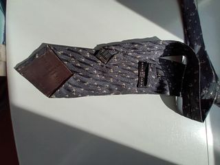 Elegante corbata de seda natural