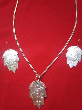 Conjunto collar y pendientes hoja