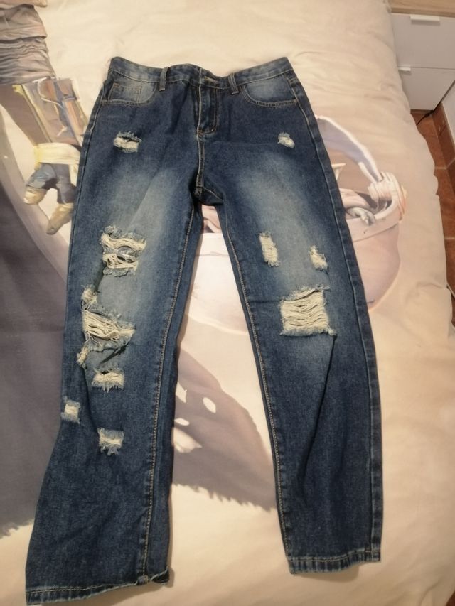 Pantaloni in denim da bambino indossati