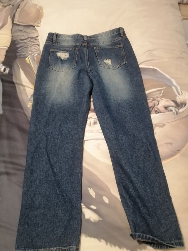 Pantaloni in denim da bambino indossati