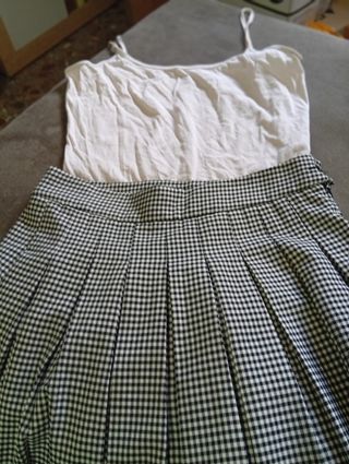 Falda colegiala cuadros blanco y negro
Falda pant