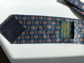 Elegante corbata de seda natural