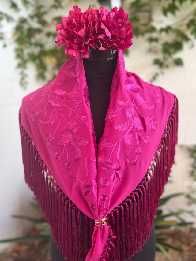 Mantoncillo bordado rosa y morado