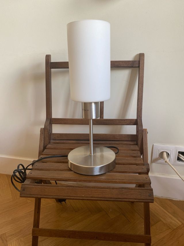 Lámpara de mesa táctil, Rota clavija del enchufe