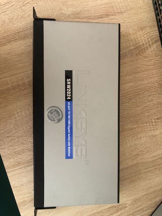 Switch Linksys SRW2024 24 Puertos Gigabit