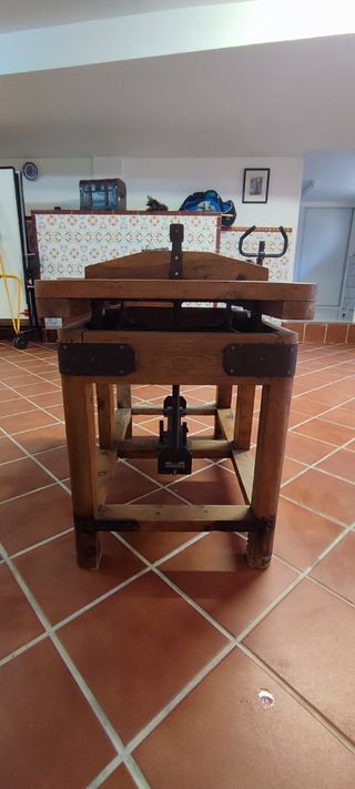 Báscula de madera antigua