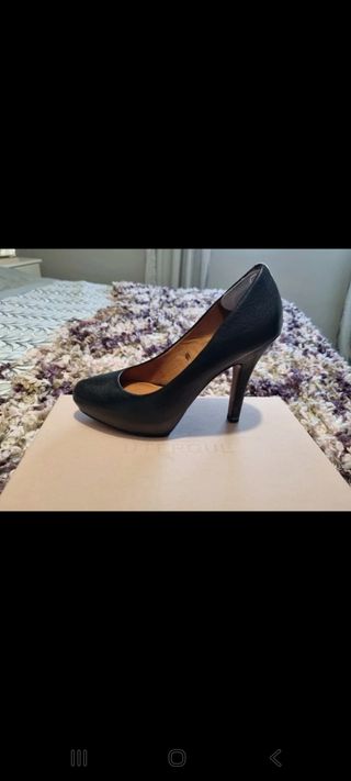 Zapatos de tacón Uterqüe de piel negros