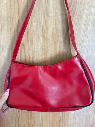 Bolso Rojo Estilo Y2K con Ribete Negro