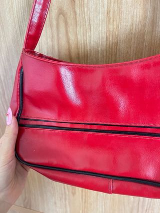 Bolso Rojo Estilo Y2K con Ribete Negro