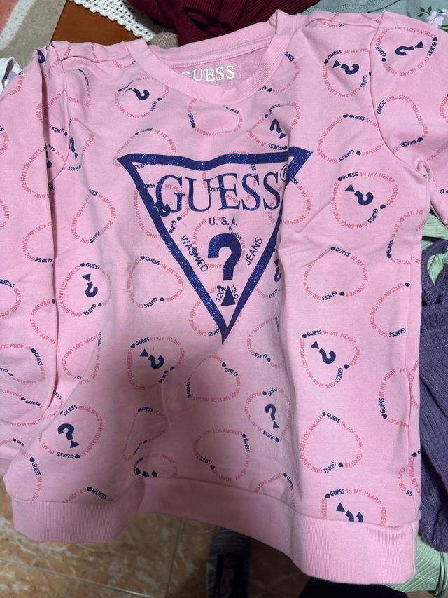 Sudadera Guess niña rosa con estampado