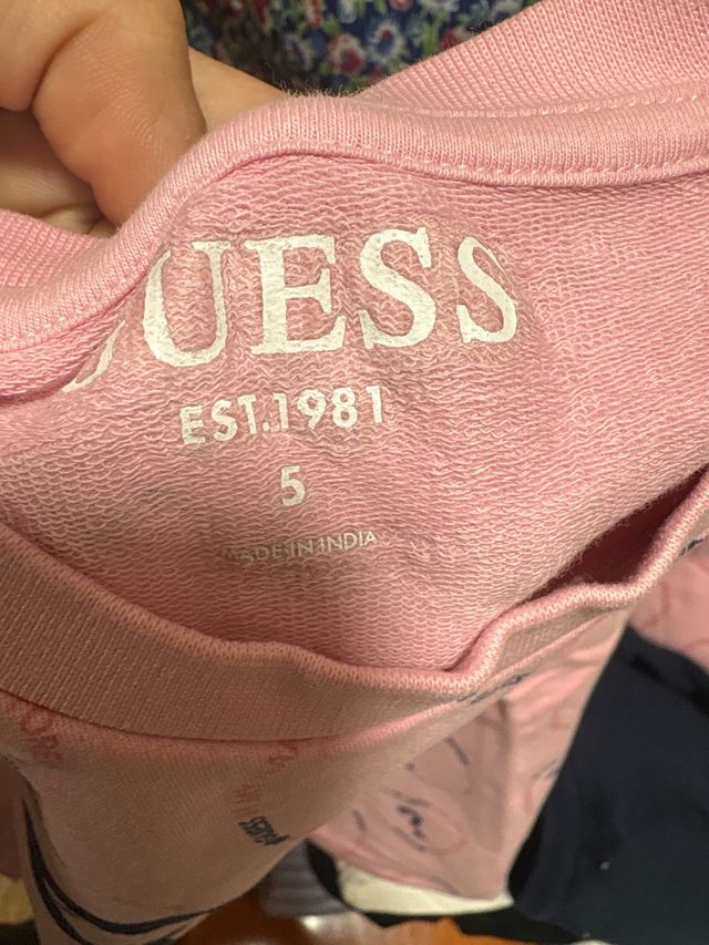 Sudadera Guess niña rosa con estampado