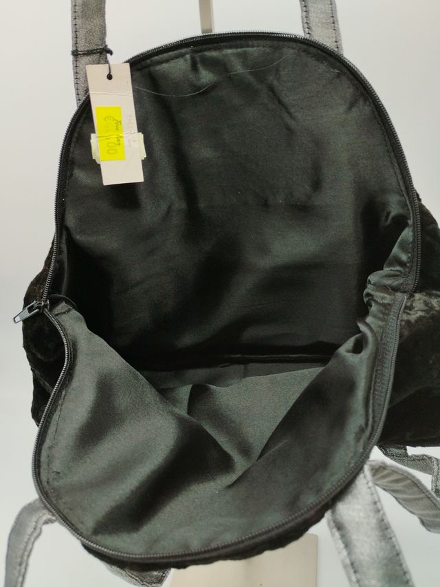 Bolso Negro y Plateado con Flores