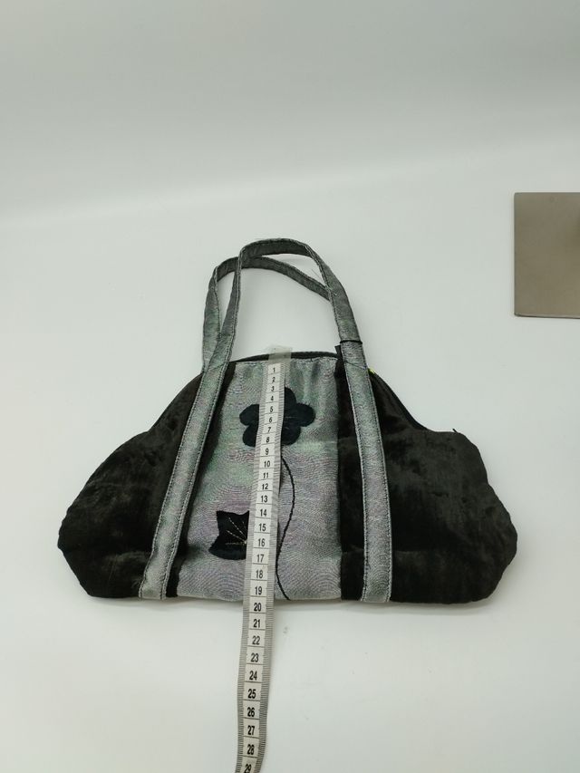 Bolso Negro y Plateado con Flores