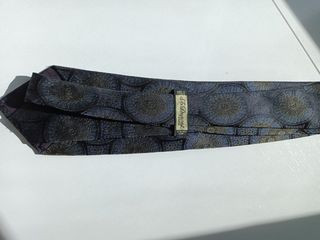 Elegante corbata de seda natural