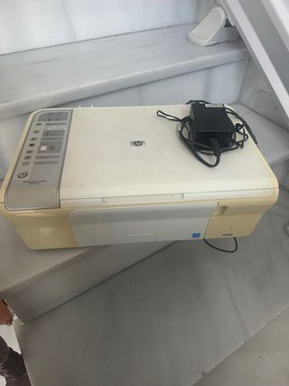 Impresora HP Beige. no sé si funciona