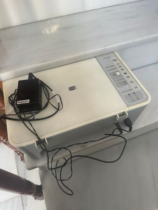 Impresora HP Beige. no sé si funciona