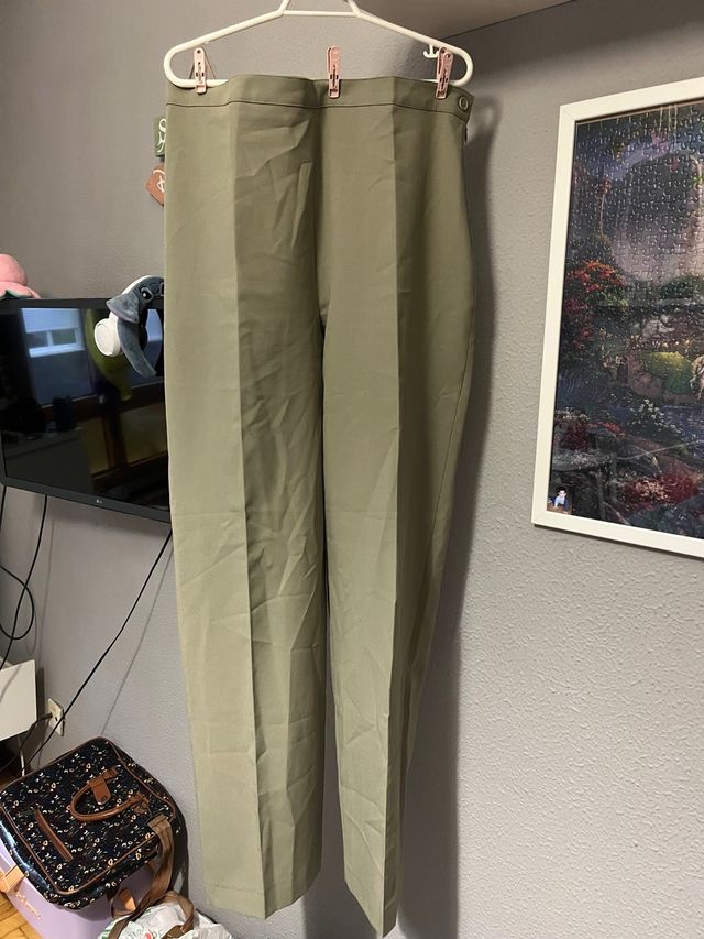 Pantalón de traje verde oliva