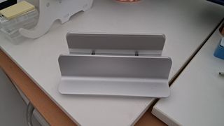 Soporte Vertical para portátiles y Mac Mini