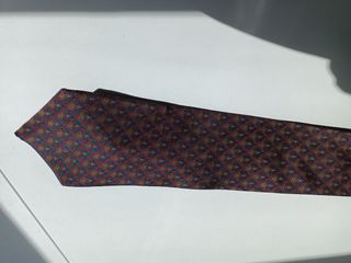 Elegante corbata de seda natural