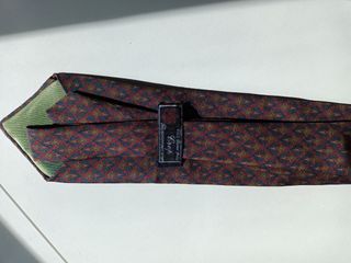 Elegante corbata de seda natural