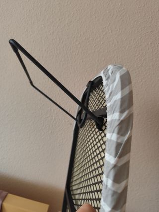 Tablero planchado sobre mesa