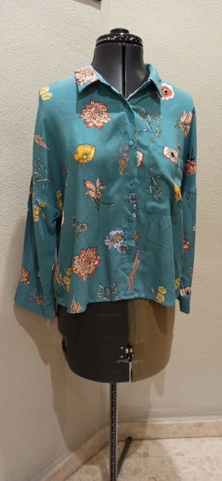 Camisa flores Pull&Bear Talla M