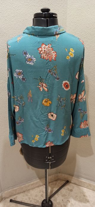 Camisa flores Pull&Bear Talla M