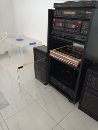 Equipo de música con altavoces