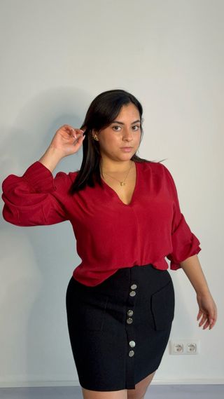 Conjunto Blusa Roja y Falda Negra