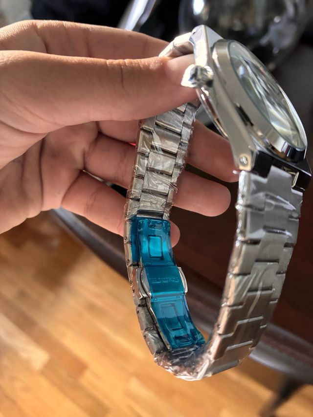 Reloj Poedagar Plateado y Blanco Nuevo