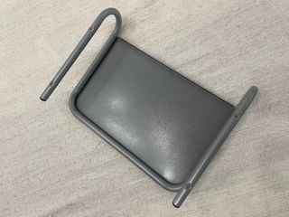 Elevador de portátil Amazon Basics gris