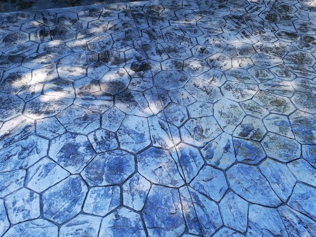 Manitas y pavimentos impresos