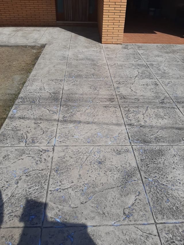 Manitas y pavimentos impresos