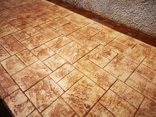 Manitas y pavimentos impresos