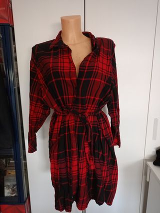 Vestido a cuadros rojo y negro tipo camisa