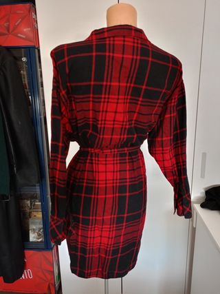 Vestido a cuadros rojo y negro tipo camisa