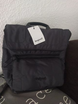 Mochila Desigual impermeable clásica gris