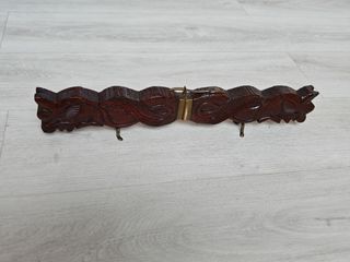 Forchettone in legno intagliato