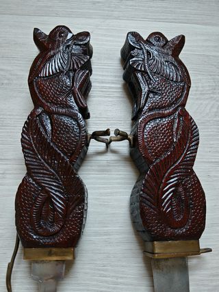 Forchettone in legno intagliato